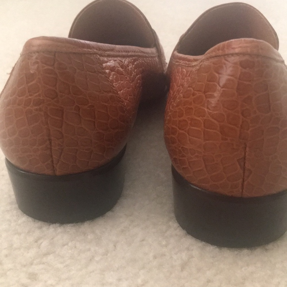 Salvatore Ferragamo Tan Croc-Embossed Leather Chain Loafers - Picture 6 of 7